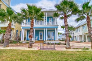 House (4 Bedrooms) | Exterior