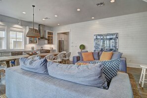 House (5 Bedrooms) | Interior