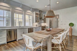 House (5 Bedrooms) | Exterior