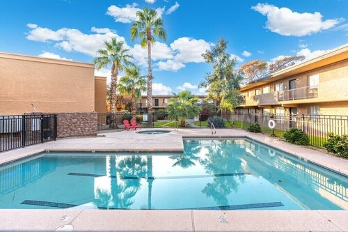 Charming 2-bedroom condo with Pools and AC in superb Scottsdale