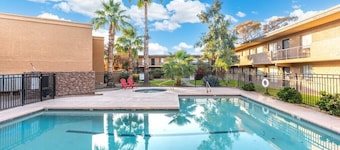 Charming 2-bedroom condo with Pools and AC in superb Scottsdale
