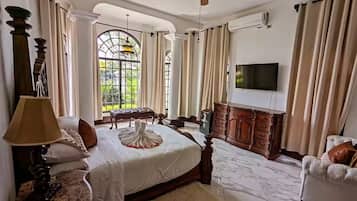5 bedrooms, iron/ironing board, WiFi, bed sheets