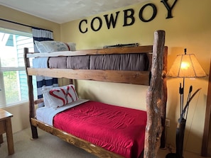 4 bedrooms, desk, travel crib, free WiFi