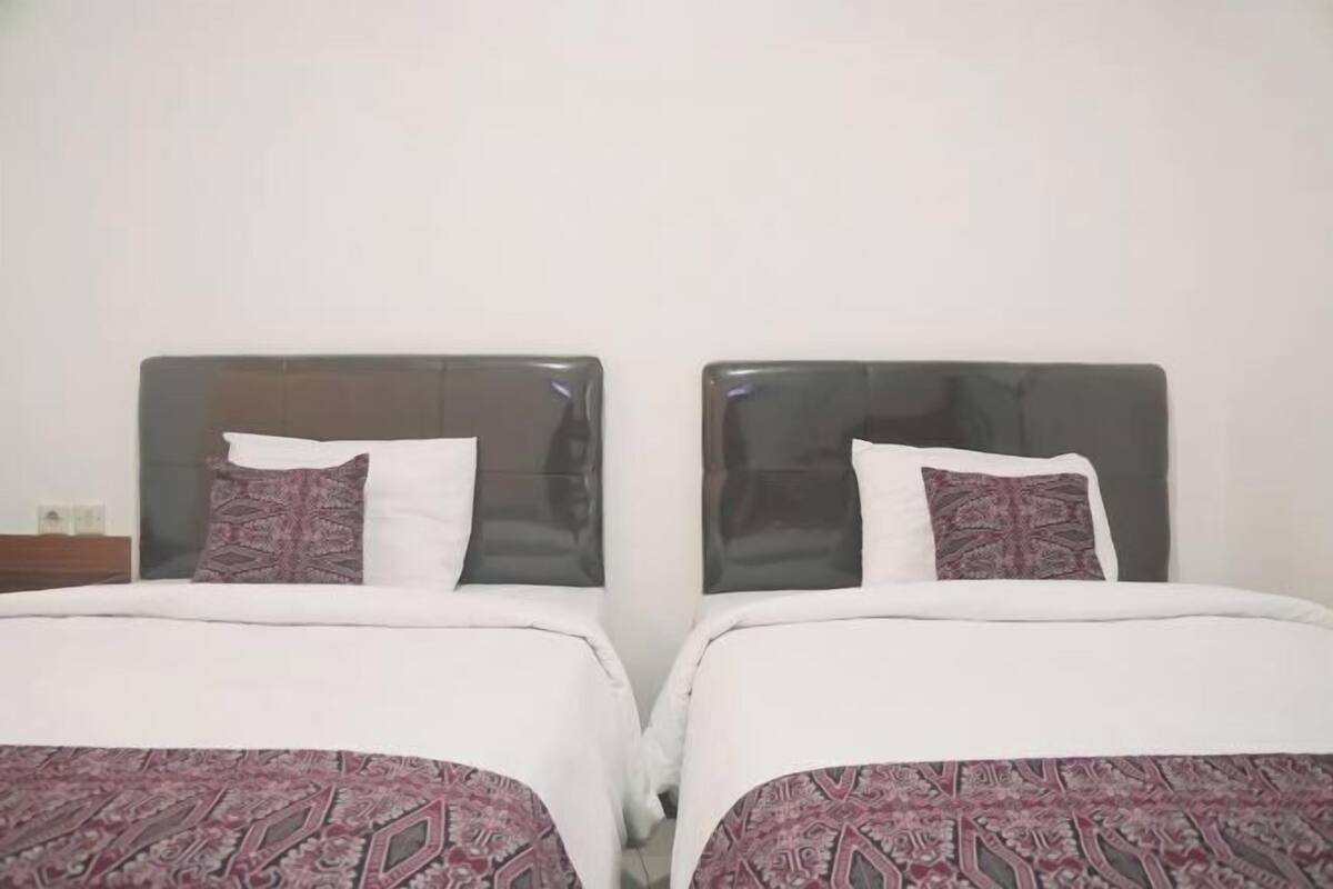 Premium bedding, down duvets, pillow-top beds, desk