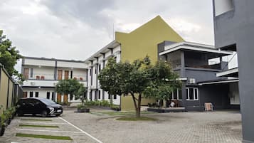 Vista frontal de la propiedad