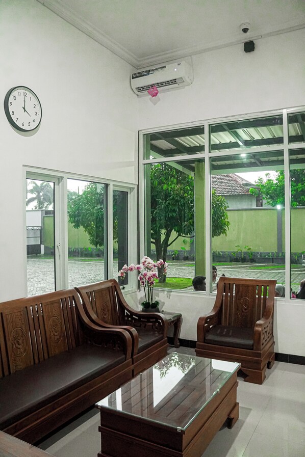 Coin salon dans le hall