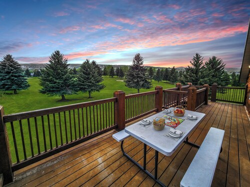 Bear Lake Golf Retreat Cabin: Spa + Sleeps 20