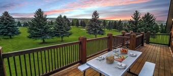 Bear Lake Golf Retreat Cabin: Spa + Sleeps 20