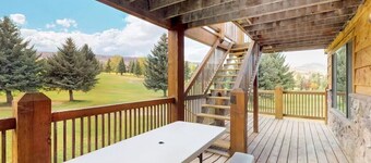Spacious Golf Retreat Cabin on Hole #7, Ideal for Large Groups