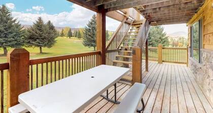 Spacious Golf Retreat Cabin on Hole #7, Ideal for Large Groups