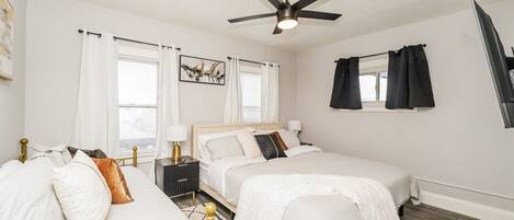 3 habitaciones, escritorio, tabla de planchar con plancha y wifi gratis