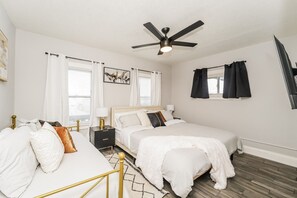 3 bedrooms, desk, iron/ironing board, free WiFi