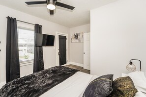3 slaapkamers, een bureau, een strijkplank/strijkijzer, gratis wifi