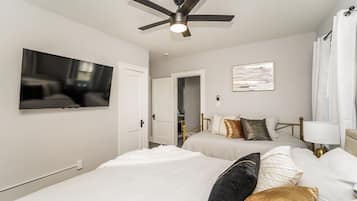 3 slaapkamers, een bureau, een strijkplank/strijkijzer, gratis wifi