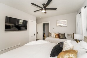 3 bedrooms, desk, iron/ironing board, free WiFi