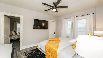 3 habitaciones, escritorio, tabla de planchar con plancha y wifi gratis