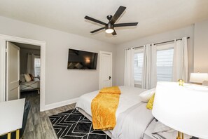 3 bedrooms, desk, iron/ironing board, free WiFi