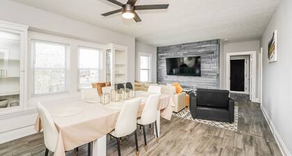 Chic 3 Bedroom close to I-90, Downtown and Lake Erie