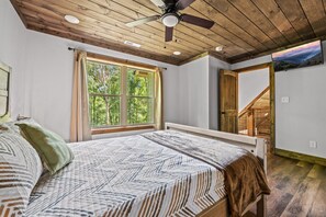3 bedrooms, desk, iron/ironing board, travel cot - Enjoy Family Fun at Smoked Whiskey Haven - Pets Free (Sevierville)