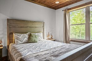 3 habitaciones, escritorio y tabla de planchar con plancha 