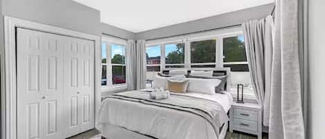 4 bedrooms, desk, iron/ironing board, free WiFi