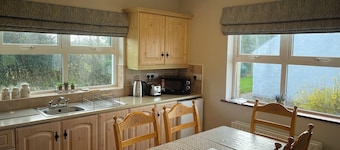 Cassidy Cottages.  Cosy 3-Bedroom Cottage, with Lake views and free wifi.