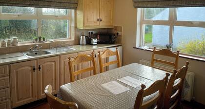 Cassidy Cottages. Cosy 3-Bedroom Cottage, with Lake views and free wifi.
