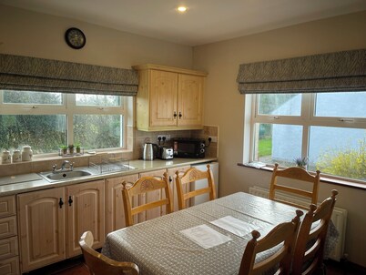 Cassidy Cottages.  Cosy 3-Bedroom Cottage, with Lake views and free wifi.