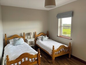 3 bedrooms, iron/ironing board, WiFi, bed sheets