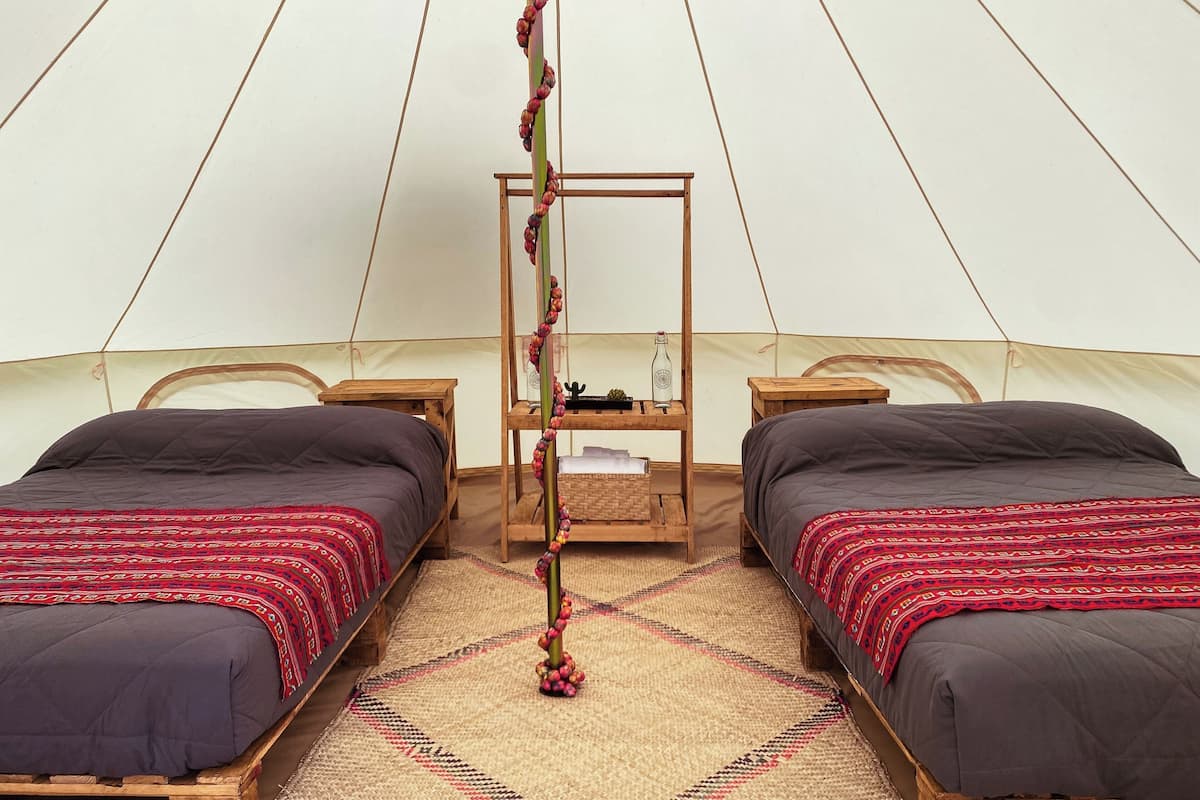 Roupas de cama premium, Wi-Fi de cortesia, roupa de cama