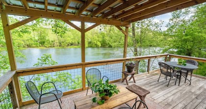 The Eloise - Stylish 3BR, 2 Bath Cottage on Greenbrier River, WV incl. AC, WiFi