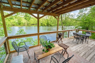 The Eloise - Stylish 3BR, 2 Bath Cottage on Greenbrier River, WV incl. AC, WiFi