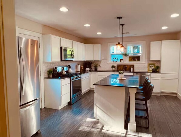 Private kitchen - The Oxford Tolkien Uptown OKC - Beautiful Home and Updated Kitchen (Oklahoma City)