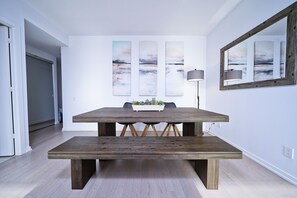 Classic Apartment | In-room dining - The Reve Suite (Toronto)