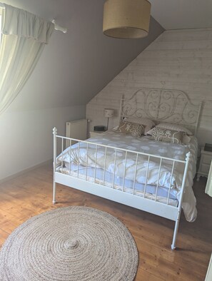 1 chambre, fer et planche à repasser, Wi-Fi, draps fournis