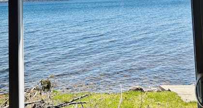 Gorgeous Private Waterfront Bunkie - Fenelon Falls - Cameron Lake!