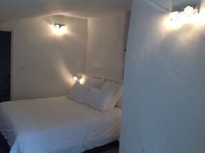 1 chambre, fer et planche à repasser, Wi-Fi, draps fournis