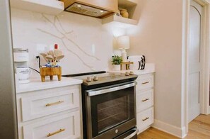 Coffee/tea maker, fridge, microwave, oven