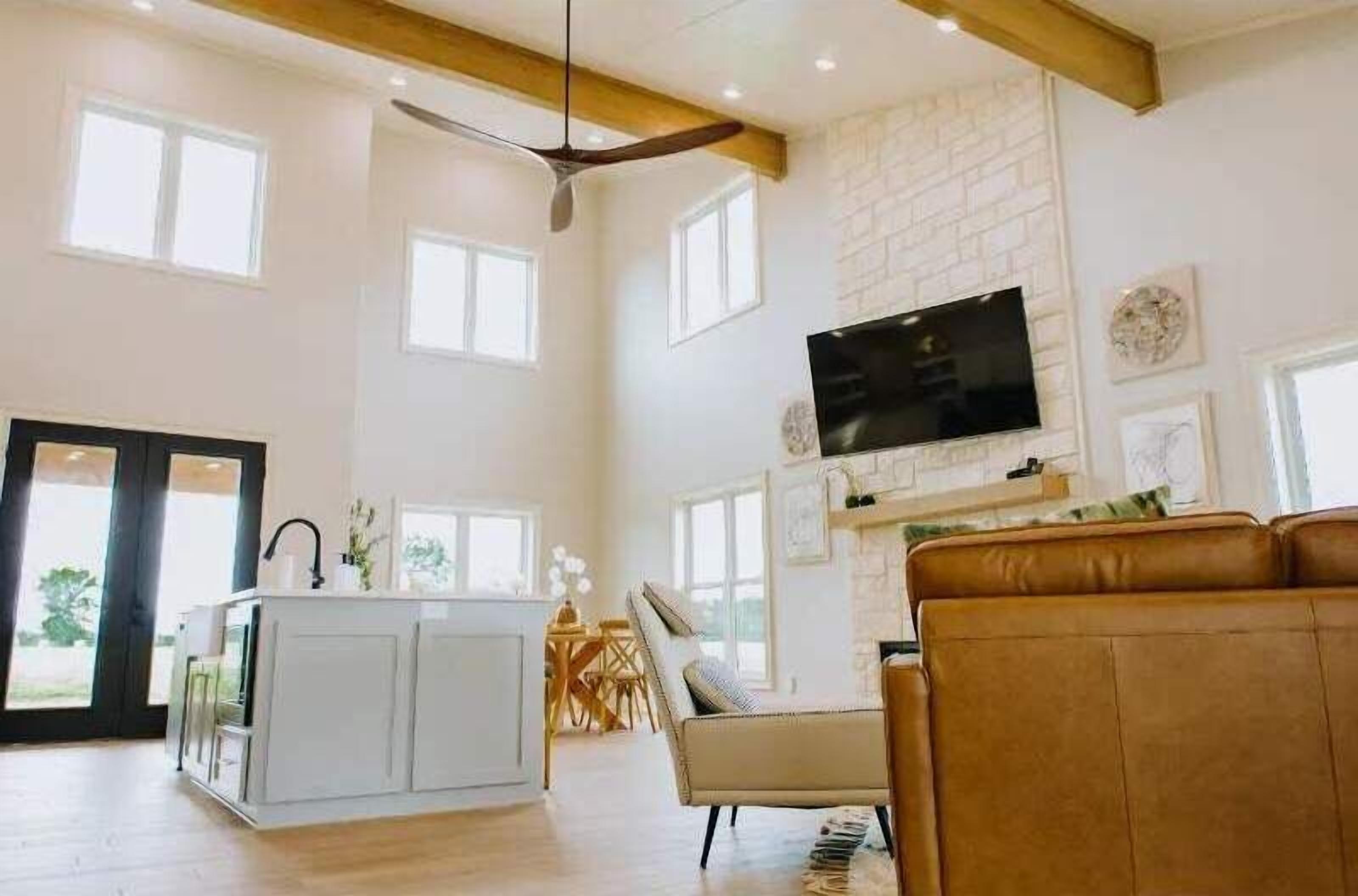 Smart TV, fireplace, offices