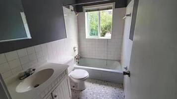 Bruser, hårtørrer, håndklæder, Sæbe