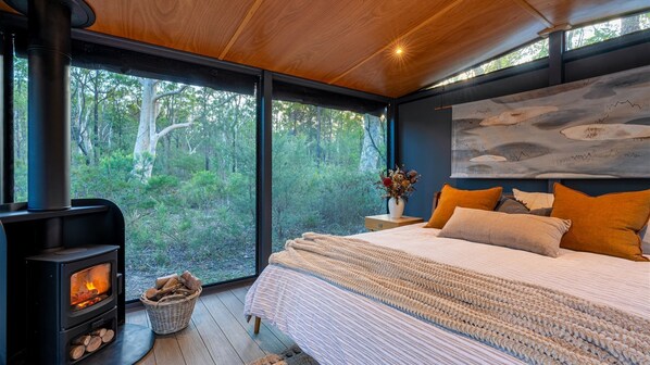 1 bedroom, bed sheets