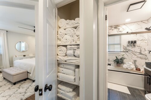 Stylish 3BR Near NYC Train Parking + EV Charger