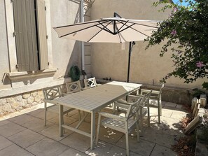 屋外ダイニングエリア