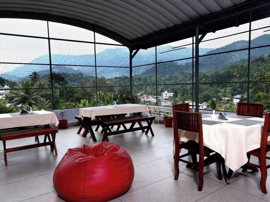 Desayuno buffet diario (INR 500 por persona)