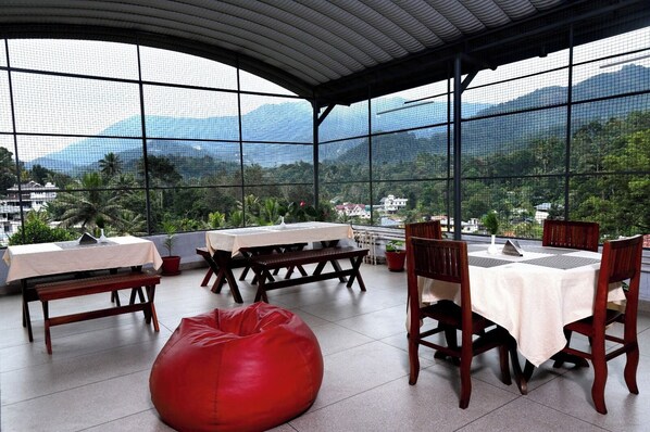 Tägliches Frühstücksbuffet (500 INR pro Person)