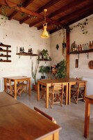 Desayuno continental diario (EUR 10 por persona)