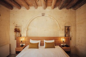 Deluxe Double or Twin Room, Courtyard View | Premium bedding, minibar, soundproofing, free WiFi