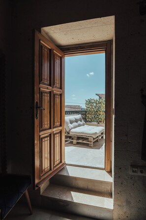 Deluxe Double or Twin Room, Courtyard View | Premium bedding, minibar, soundproofing, free WiFi - Juno Cappadocia (Nevsehir)