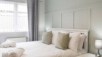 3 bedrooms, iron/ironing board, WiFi, bed sheets