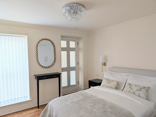 2 quartos, ferros/tábuas de passar roupa, Wi-Fi de cortesia